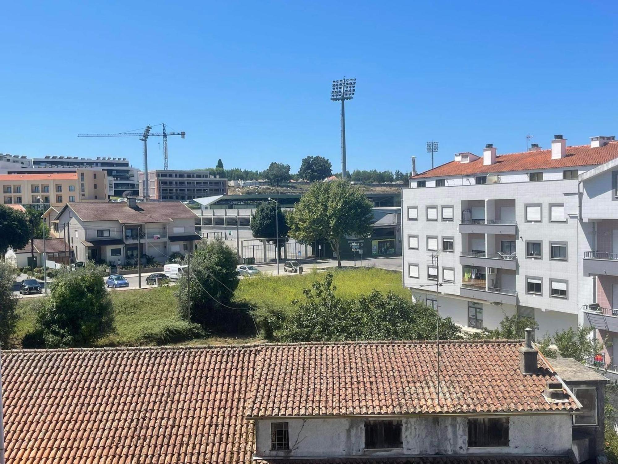 Apartamento Amplo E Moderno - Perto Do Estadio Futebol Tondela Exterior foto