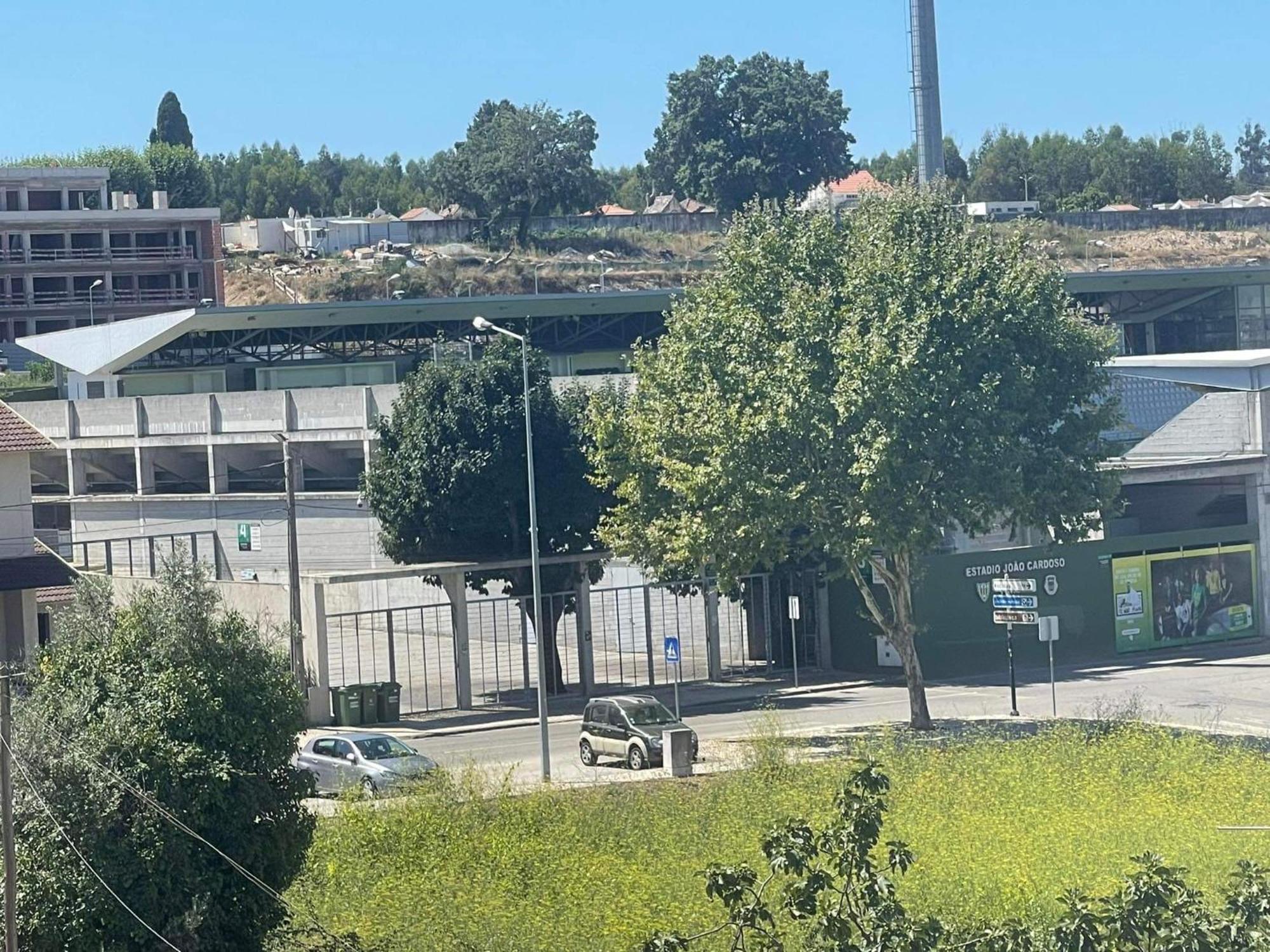 Apartamento Amplo E Moderno - Perto Do Estadio Futebol Tondela Exterior foto